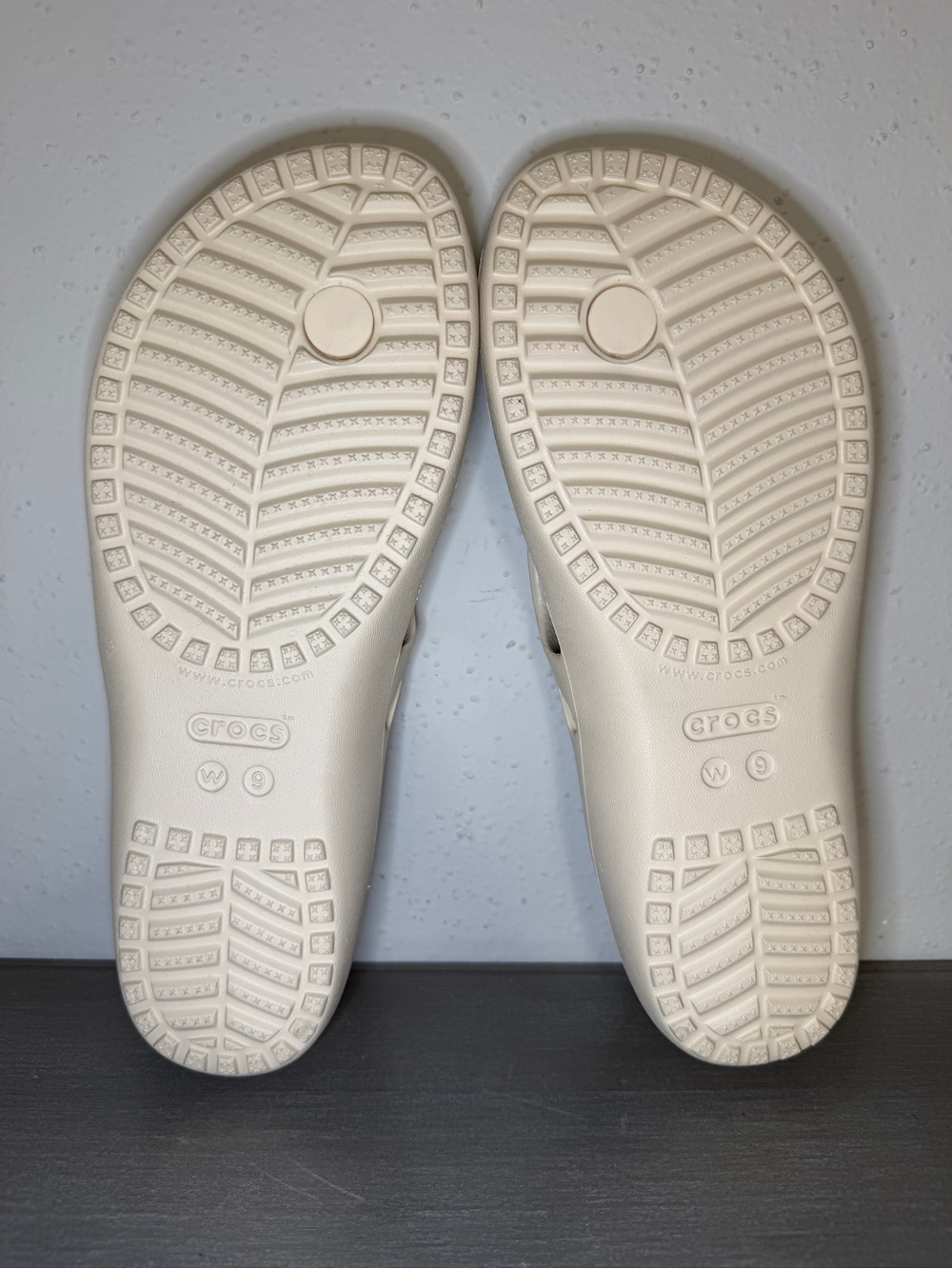 Brand New Crocs Sandals Size 9W Women Comfortable Summer Flip Flop Shoes - Picture 5 of 7